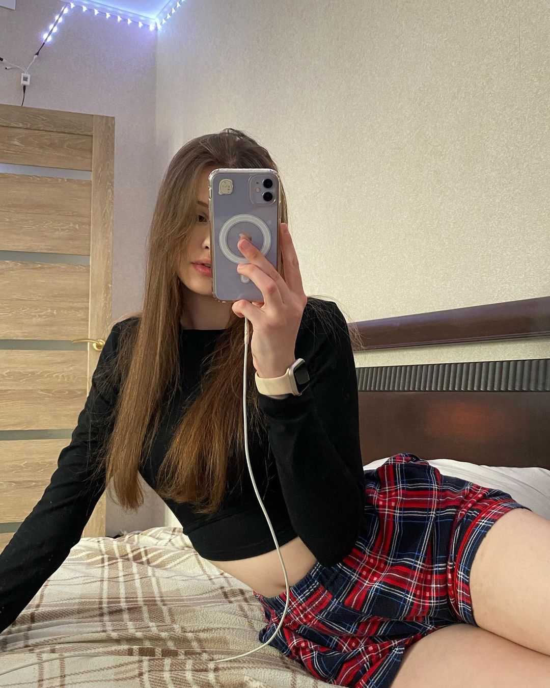 BabeEliza 22 Female,Bisexual,Tall,French,Blue